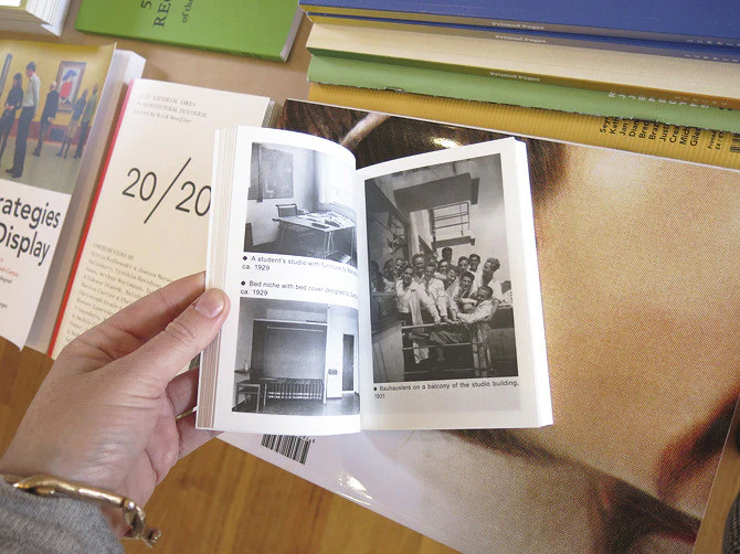 Christin Irrgang & Ingolf Kern - The Bauhaus building in Dessau - Image 3