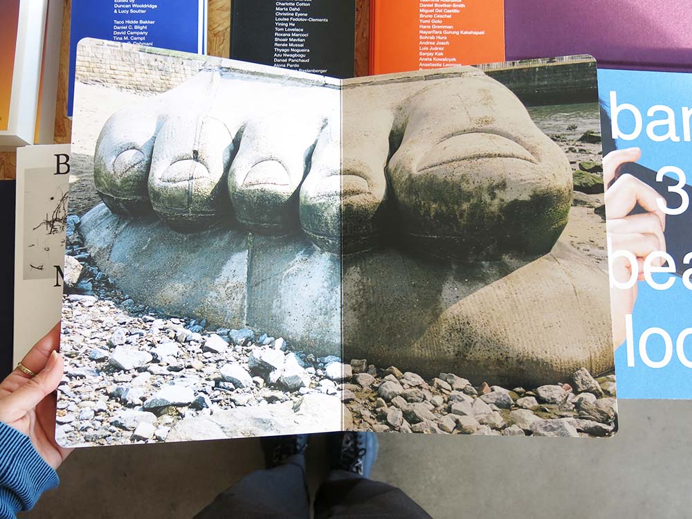 Daniel Dewar and Grégory Gicquel – Le pied, le pull-over et le système digestif - Image 2