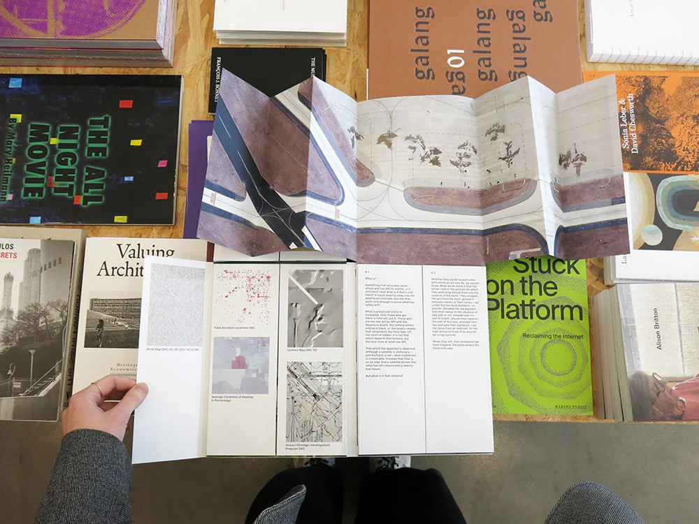Gerco de Ruijter & Peter Delpeut – Footprint - Image 4