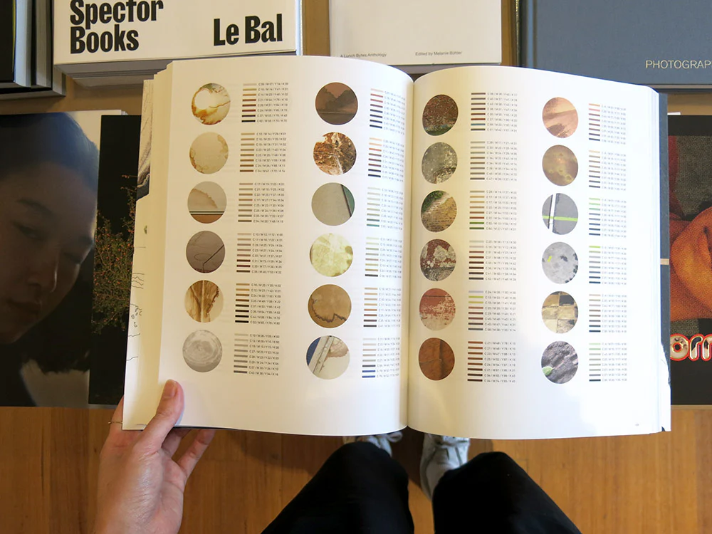 Lizan Freijsen – The Living Surface: An Alternative Biology Book on Stains - Image 5