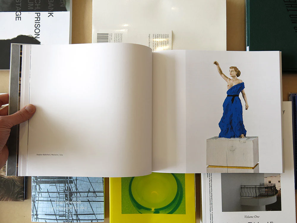 Stephan Balkenhol & Jeff Wall - Figure on Display - Image 3